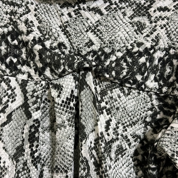 Button down snake print - Picture 3 of 3